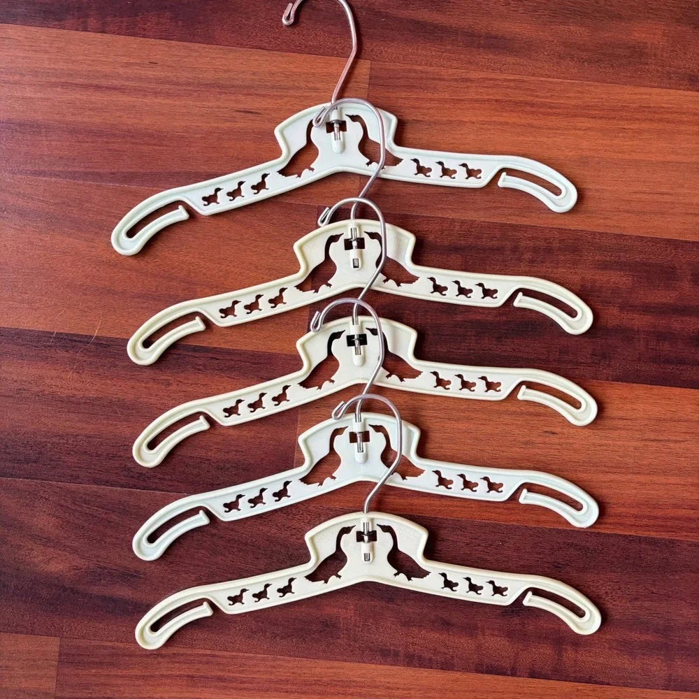 Cottage core Mint Green Duck Motif Plastic Hangers Set‎ of 5 Made in USA Retro